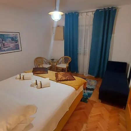 House Lanterna Pag Pag Town