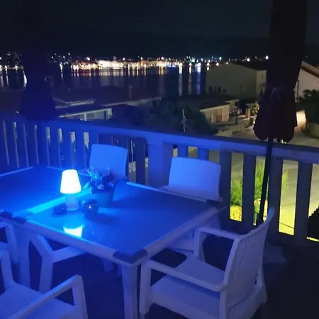Πανσιόν House Lanterna Pag 3*