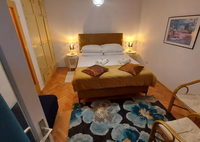 House Lanterna Pag 3*