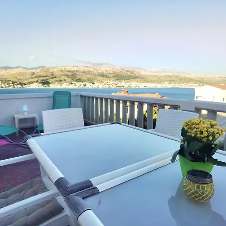 House Lanterna Pag 招待所